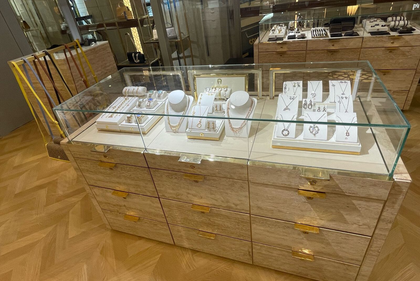 Luxuary Display Counters